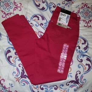 NEW Seven7 Skinny Jeans